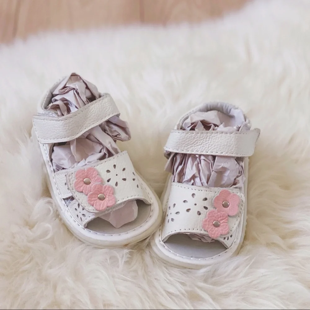 Baby girl leather sandals with adjustable Velcro